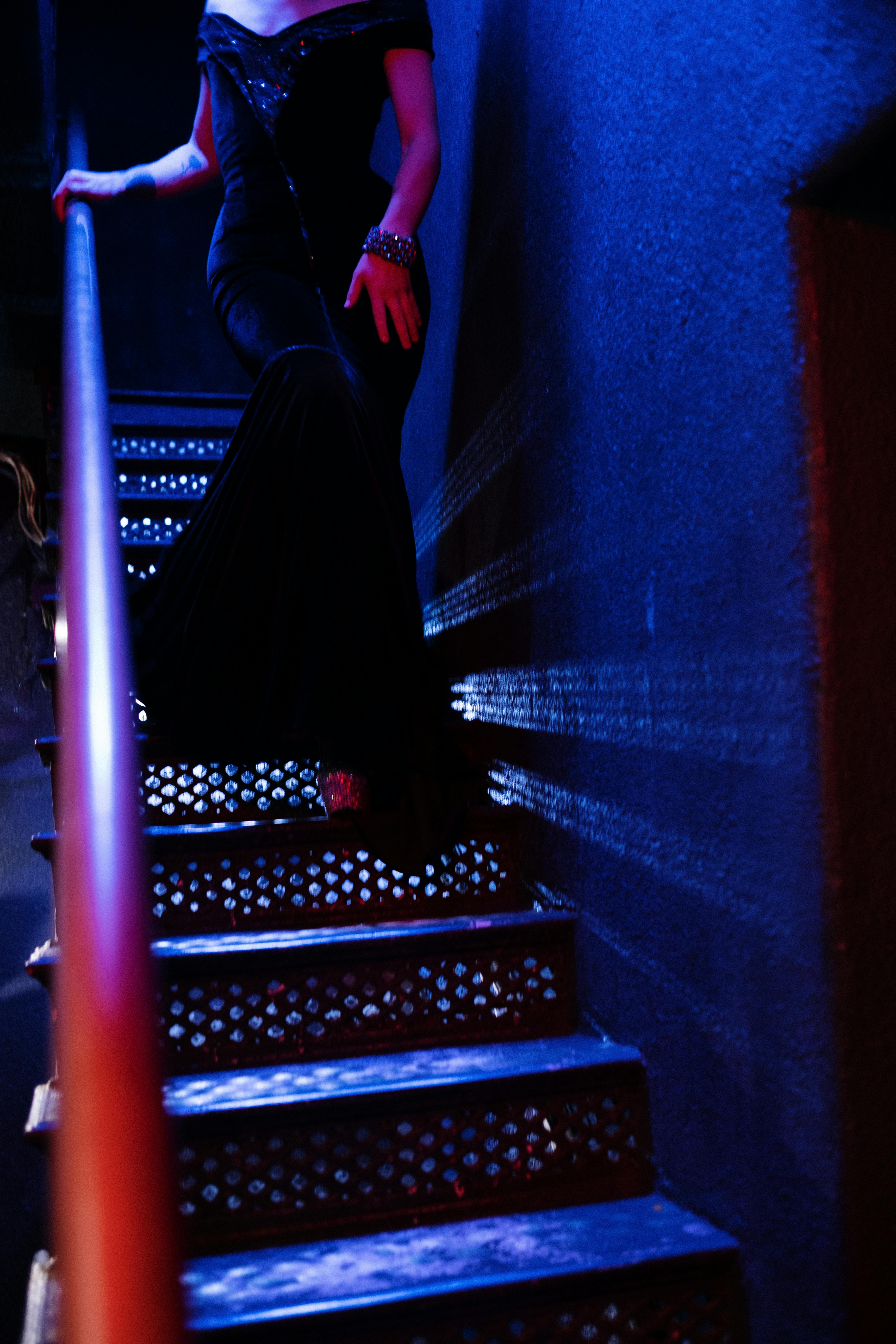 Ambiance d'un evenement glamour avec jeux de lumieres elegants