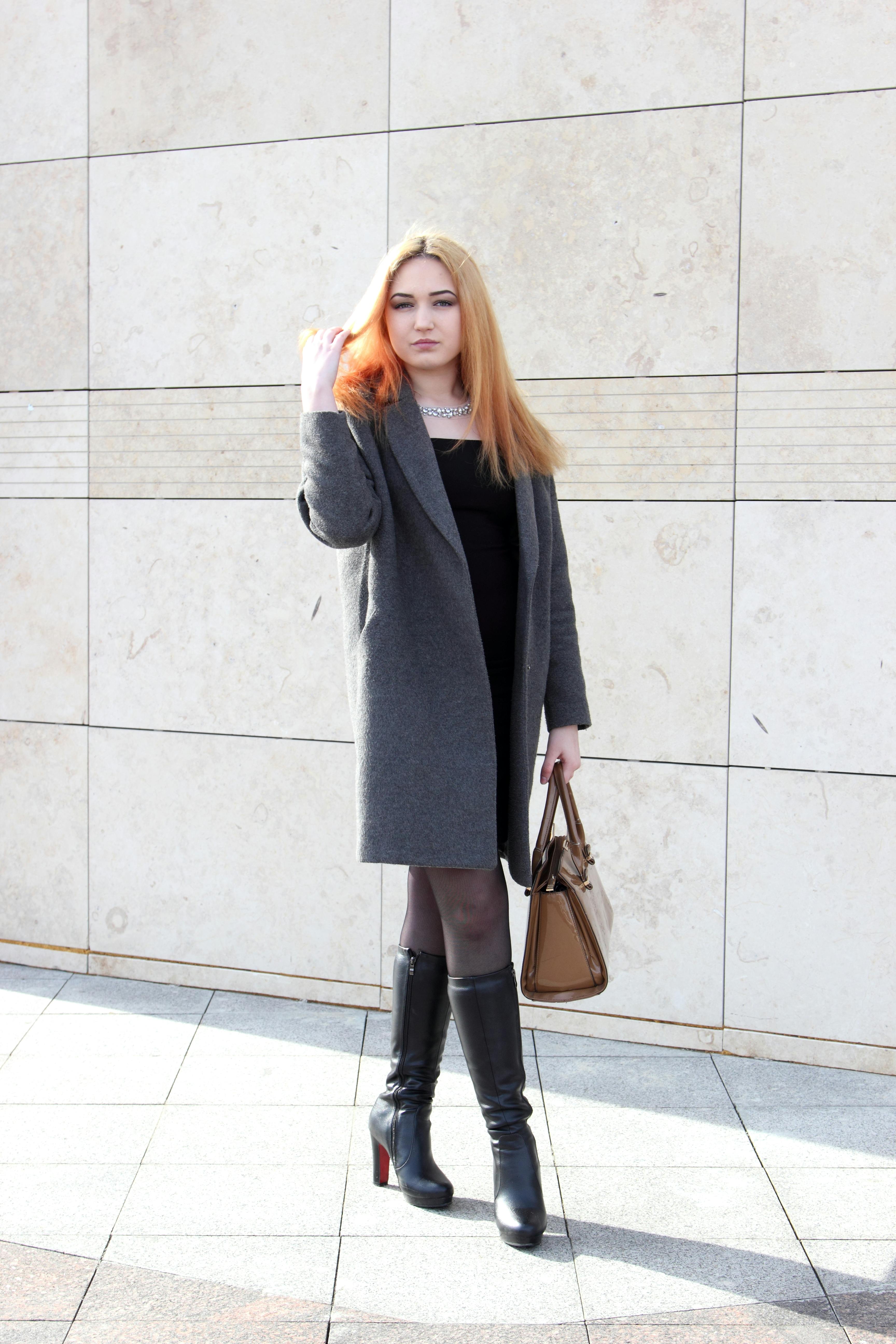 Presentation de chaussures de luxe dans un ecrin elegant